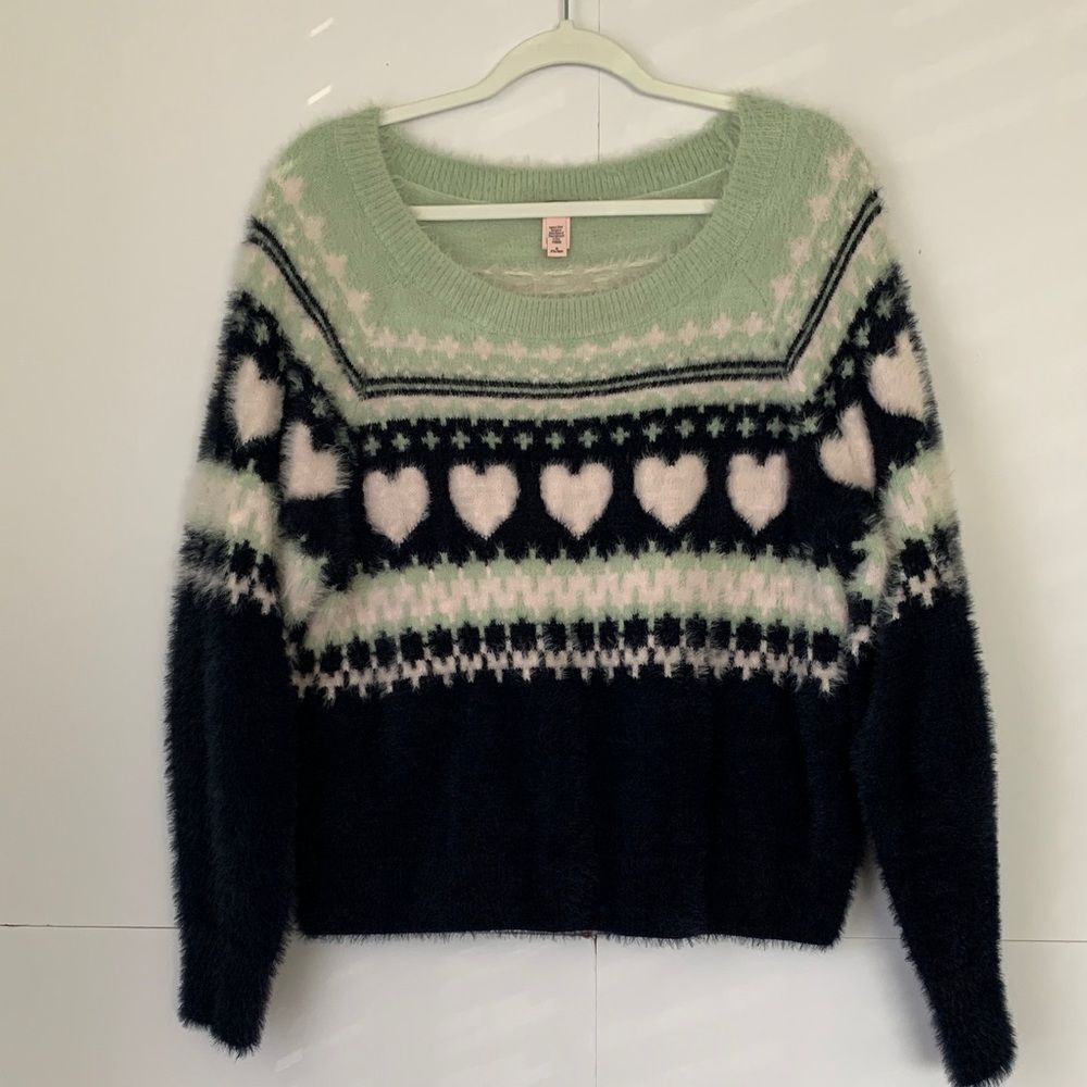 Victoria’s Secrets Soft Fuzzy Fair Isle Pattern Sweater Size M